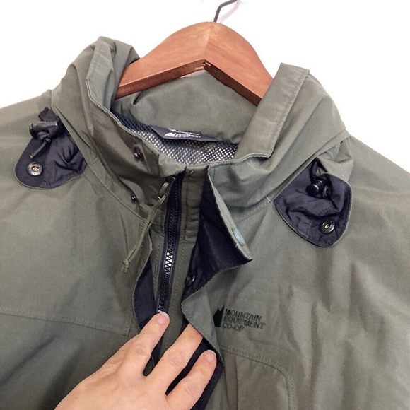 MEC Rain Jacket Mens XXL Green Hooded Waterproof Coat Hiking Camping City Travel - Picture 4 of 16